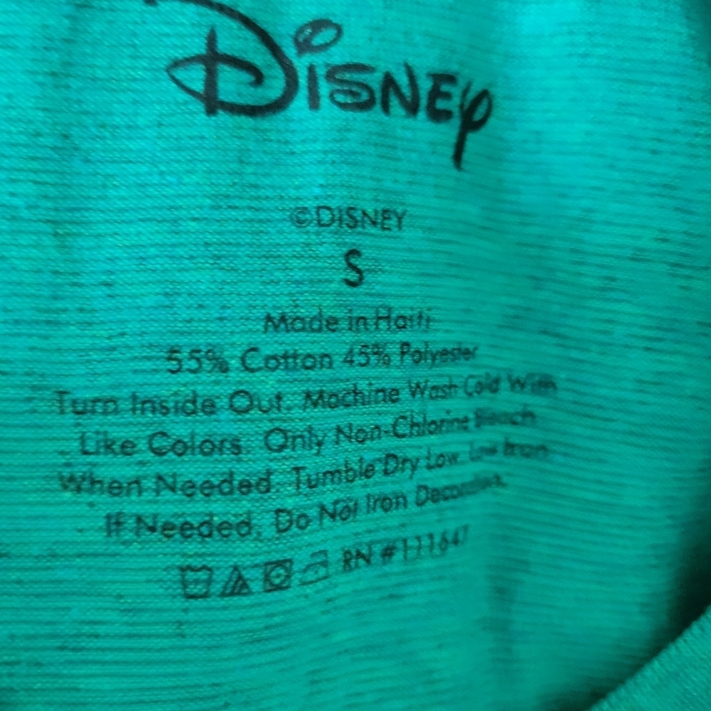 Disney Peter Pan "I’m So Fly I Neverland" Shirt Green Size Small NEW - Picture 2 of 4
